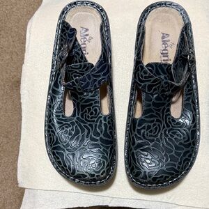 Alegria Women's Floral Navy Blue Mules, Size 38